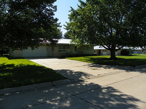 2nd image of 303 N 1st St