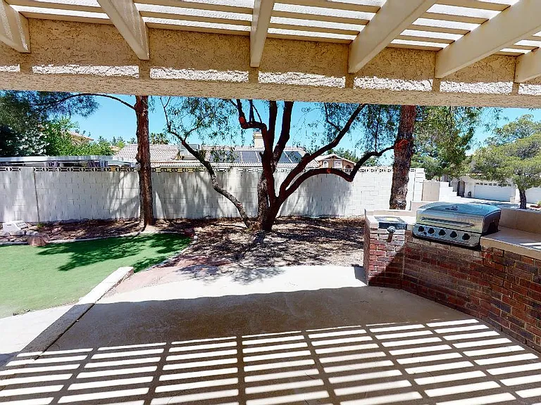 2570 Quail Wood Ct — Photo 37