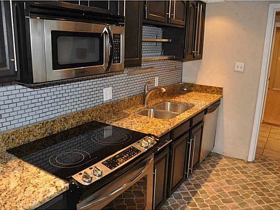 4th image of 2506 W Marquette Ave