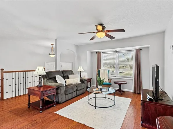 12710 S Edinburgh St, Olathe, KS 66062