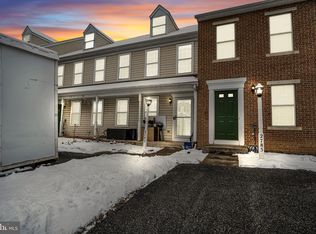 2787 Woodmont Dr, York, PA 17404