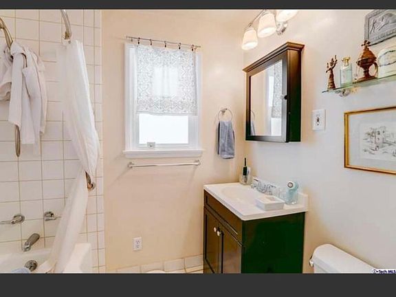 4th image of 381 W Alameda Ave #B