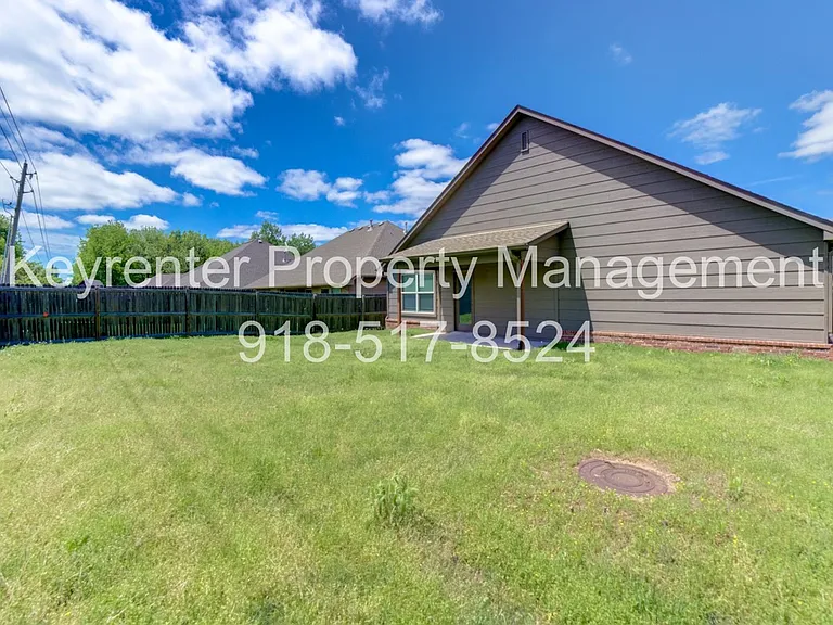 1911 W Canton Pl — Photo 30