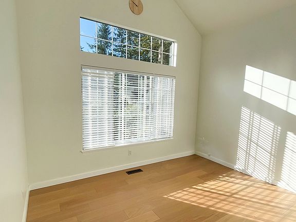 3rd image of 3633 248th Ave SE