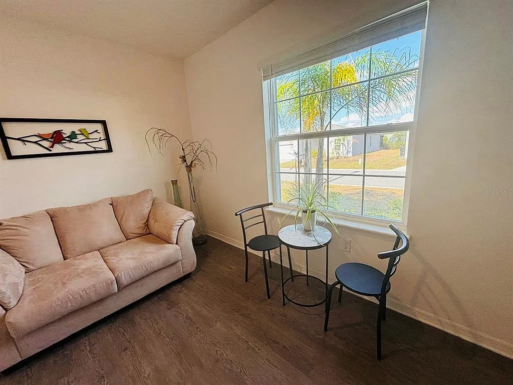 1 bed, 1.0 bath, 525 sqft, $1,300 — Photo 2