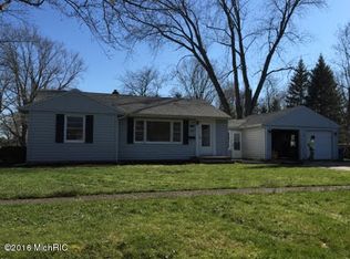 3609 Iroquois Trl, Kalamazoo, MI 49006