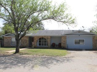 805 Madison St, Carrizo Springs, TX 78834