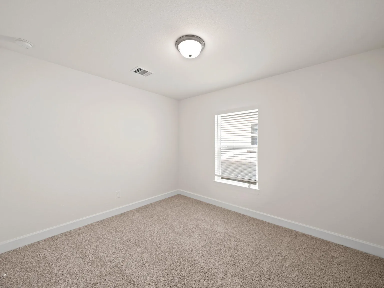3 bed, 3.5 bath, 2299 sqft, $2,750 — Photo 4