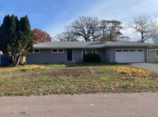 636 Harmony Cir, Wayzata, MN 55391