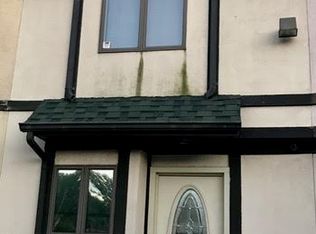 34 Stonecrest Ct, Staten Island, NY 10308