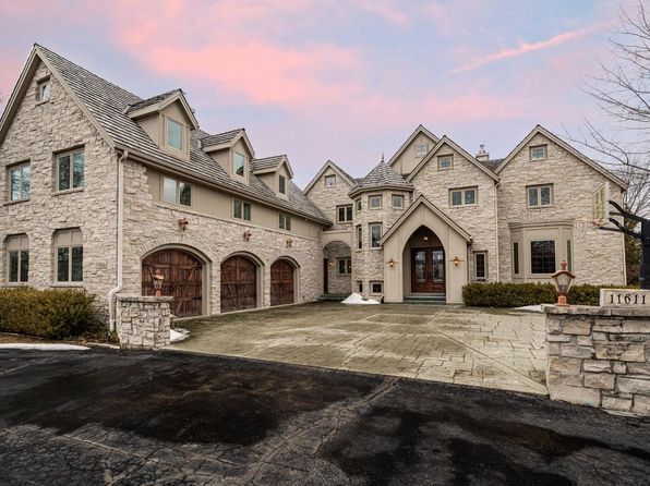 11611 North Canterbury DRIVE, Mequon, WI 53092