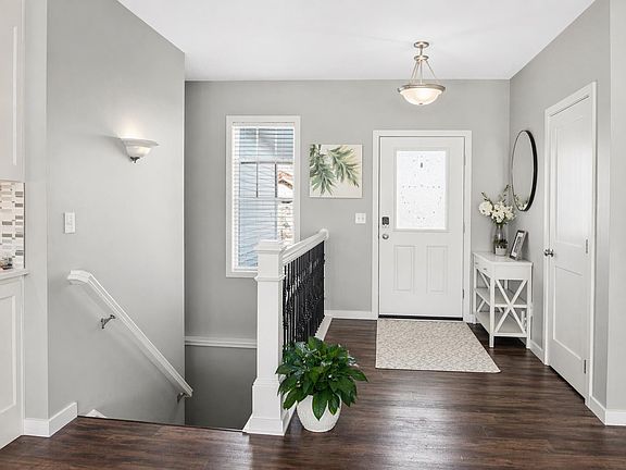 3rd image of 4198 Oak Ridge Cir