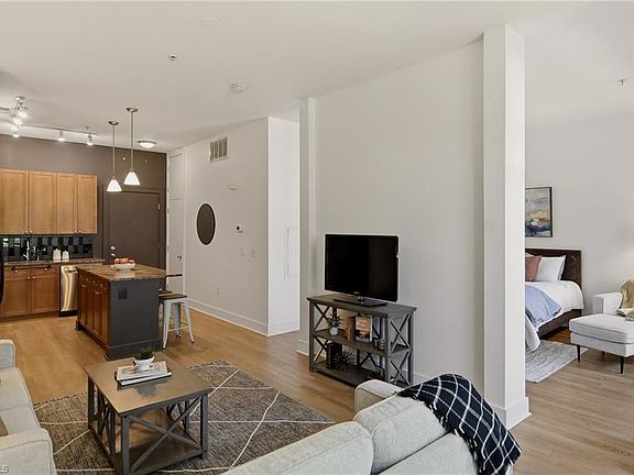 5th image of 810 W 4th St Unit 414