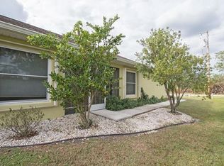 904 Ainsworth St W, Lehigh Acres, FL 33974