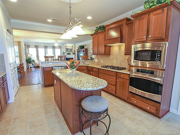 4th image of 7093 Shenandoah Dr