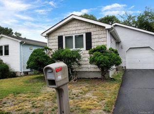 5131 Village Cir E, Manorville, NY 11949