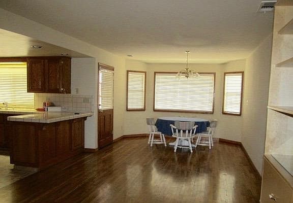 4th image of 17061 Catalpa St