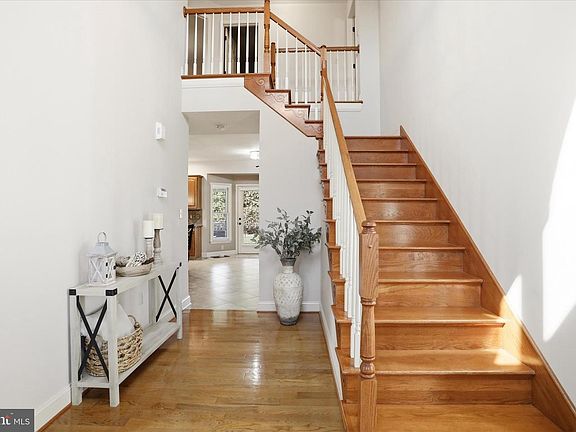 4th image of 220 Montclair Ct