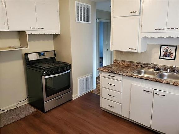 5th image of 1700 S Harris Ave
