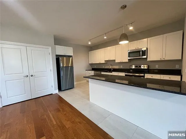 1 bed, 1.0 bath, $2,800 — Photo 3