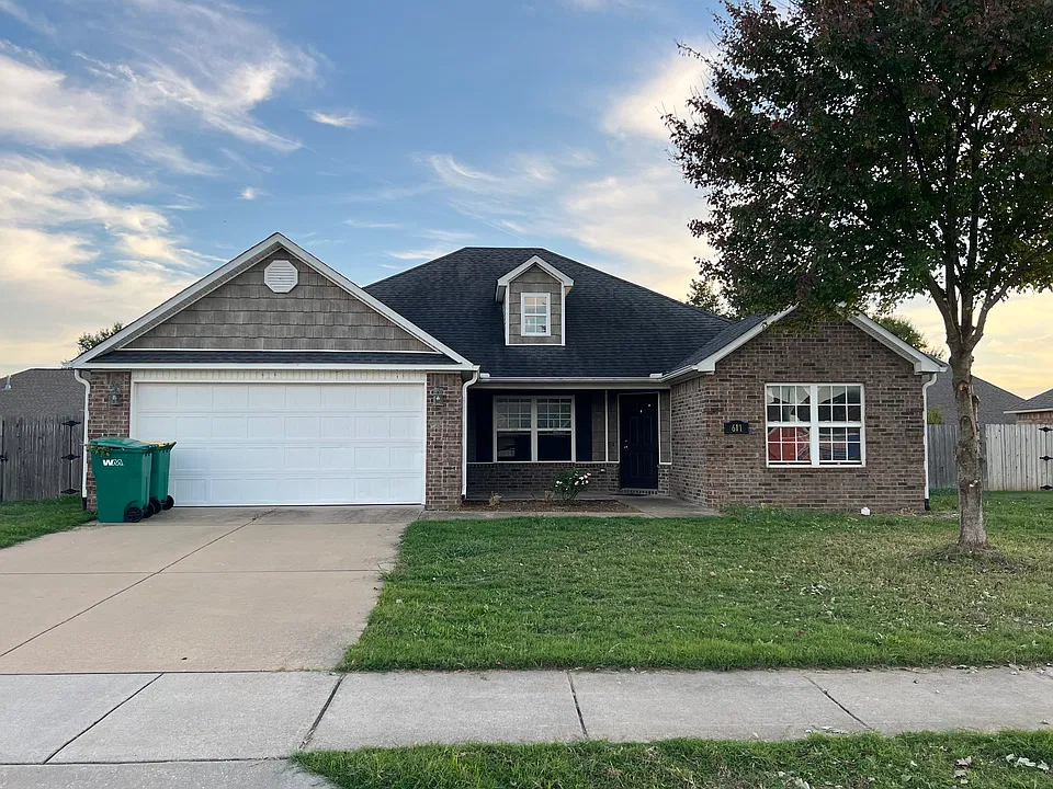 611 Spur Ln