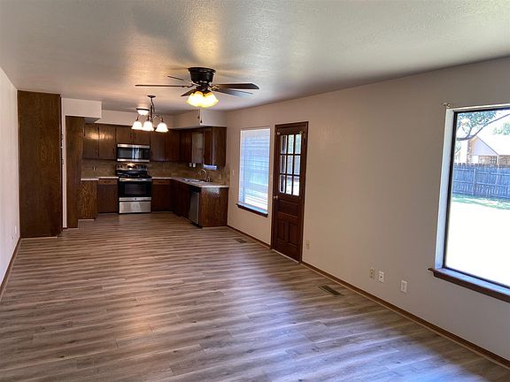 3rd image of 322 Sombrero Cir