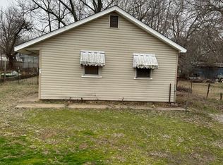 1035 Sophia St, Carthage, MO 64836