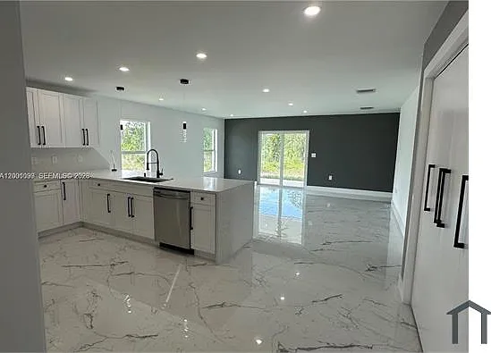 4 bed, $2,700 — Photo 2