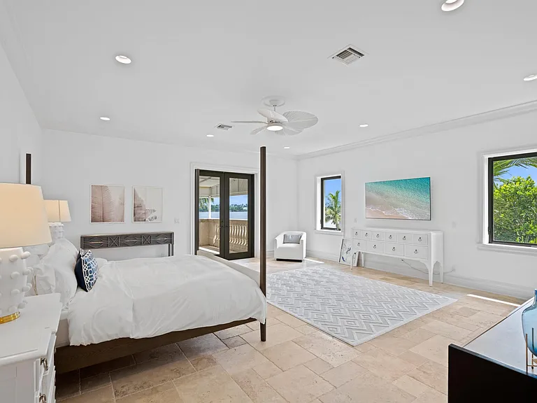 3240 N Flagler Dr — Photo 22