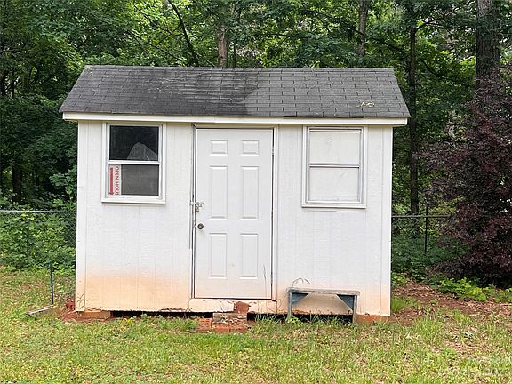 5th image of 1303 Meadowland Dr