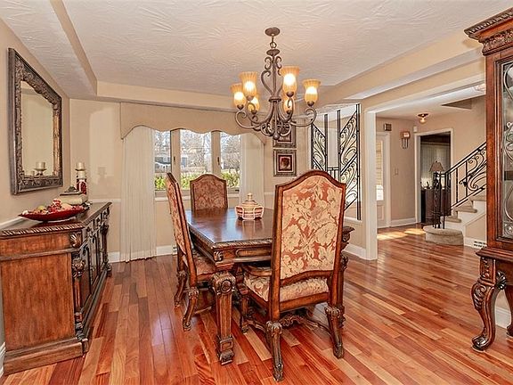 3rd image of 30299 Shaker Blvd