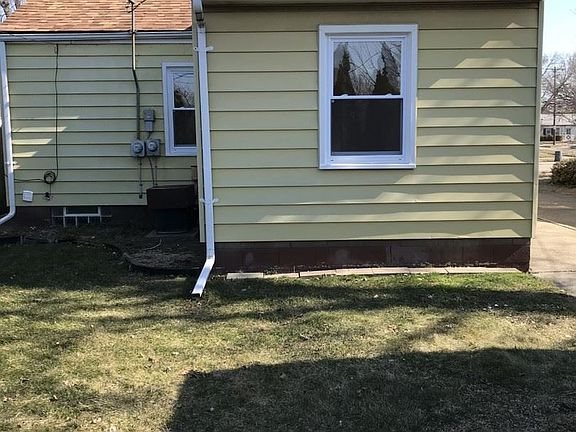 4th image of 19206 Elkhart St