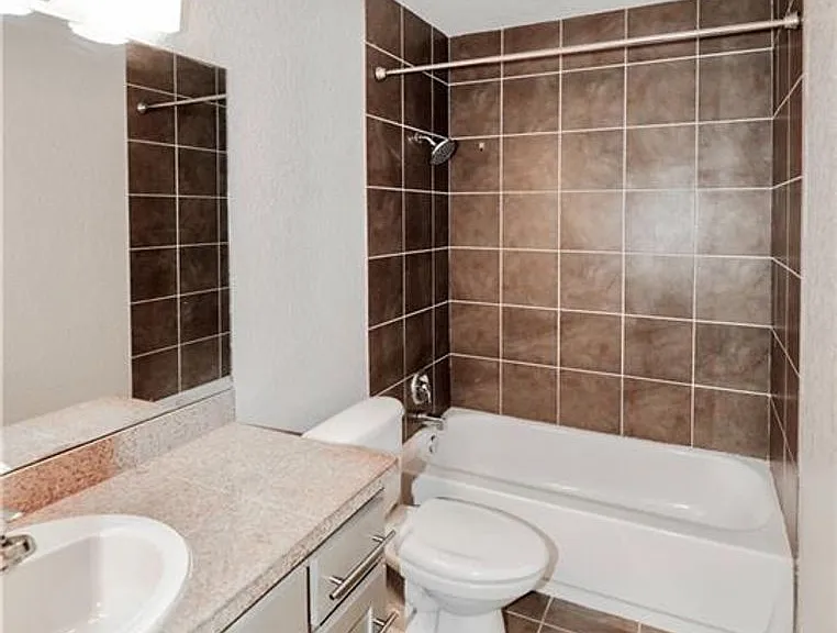 1302 Danbury Sq #A — Photo 27