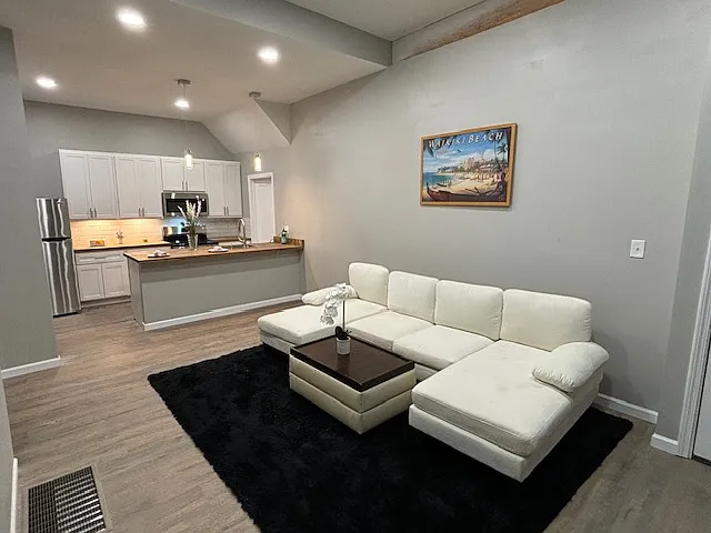4705 Washington Blvd #C — Photo 3