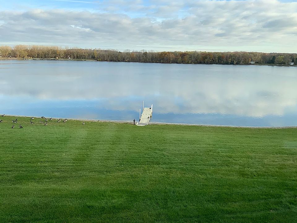 2nd image of 3763 Crystal Waters Ln NE