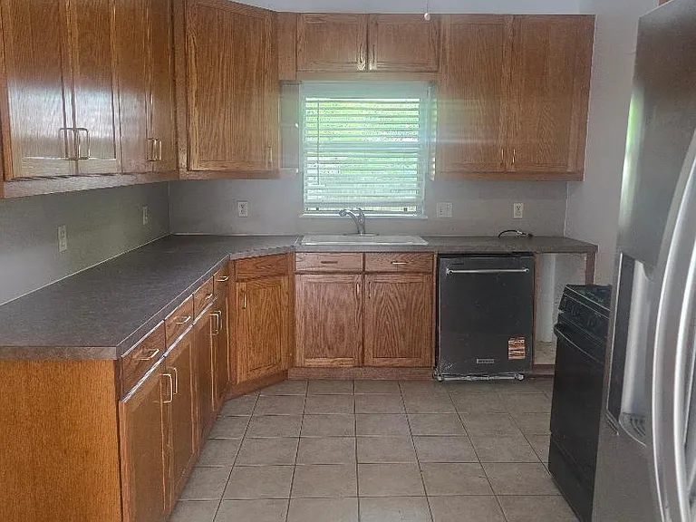 443 N Dallas Ave — Photo 4
