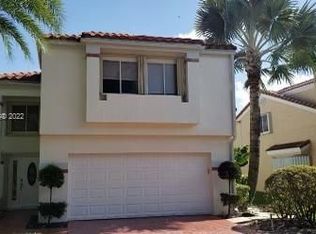 5710 NW 63rd Pl, Pompano Beach, FL 33067
