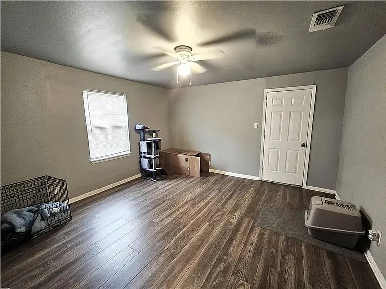 205 N Rusk St — Photo 9