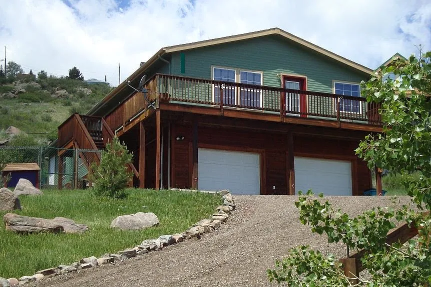 Foothills Dr