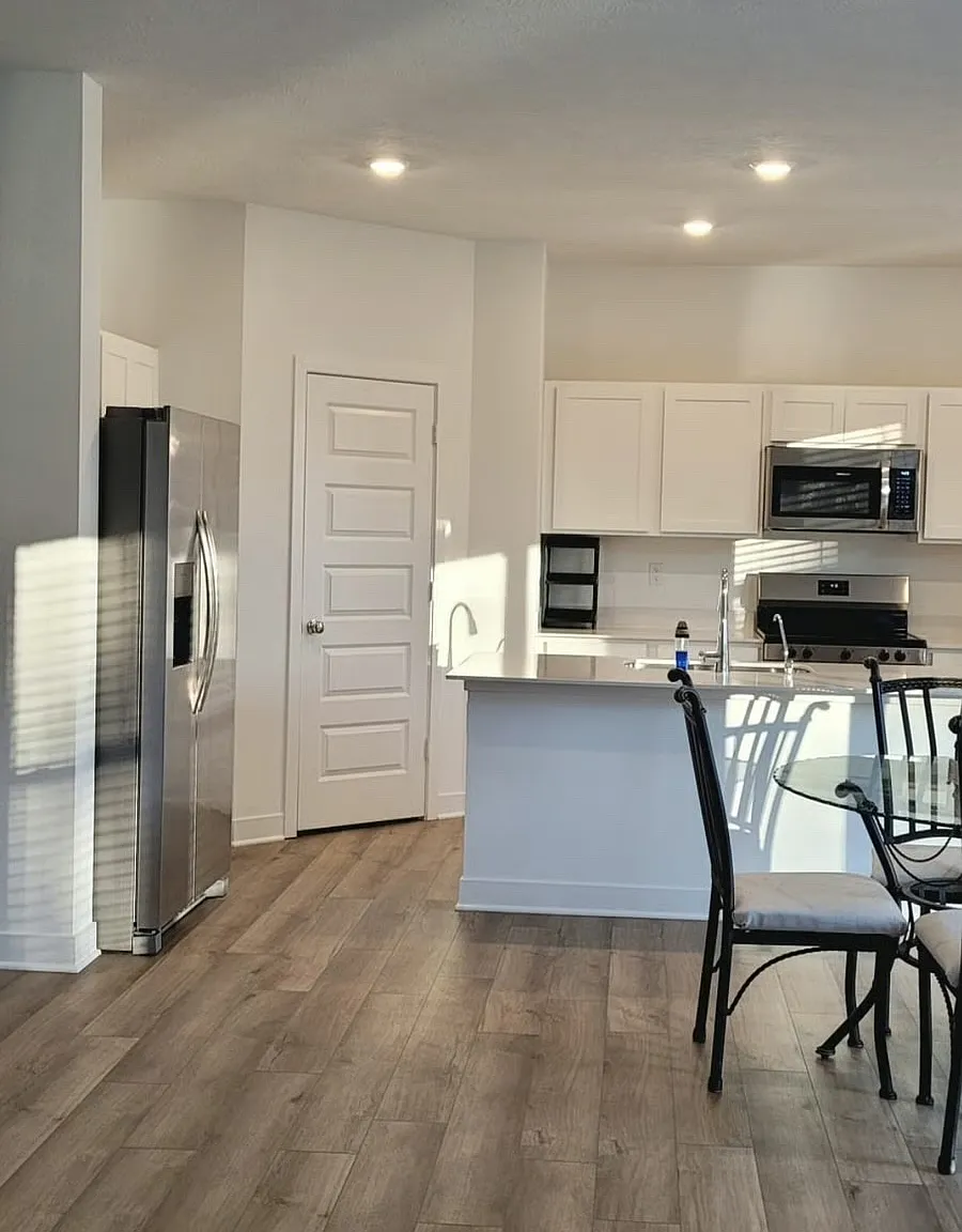5 bed, 2027 sqft, $1,200 — Photo 3