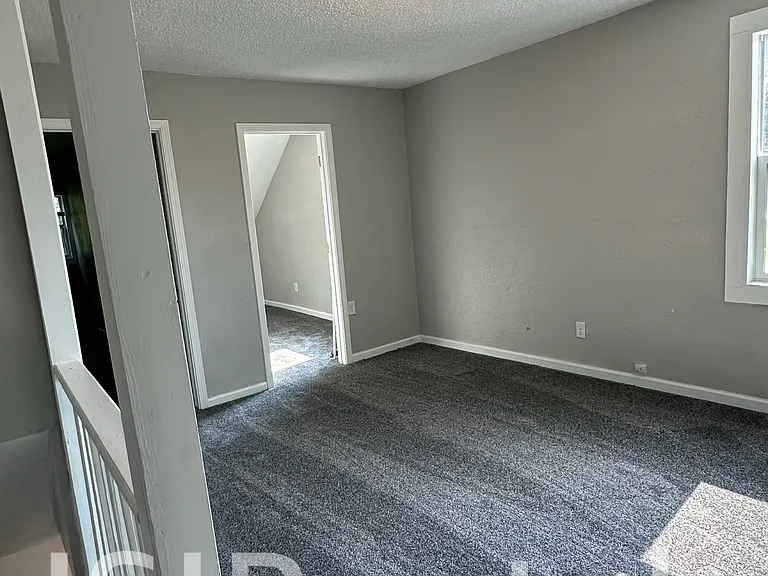 1212 E 5th St — Photo 6
