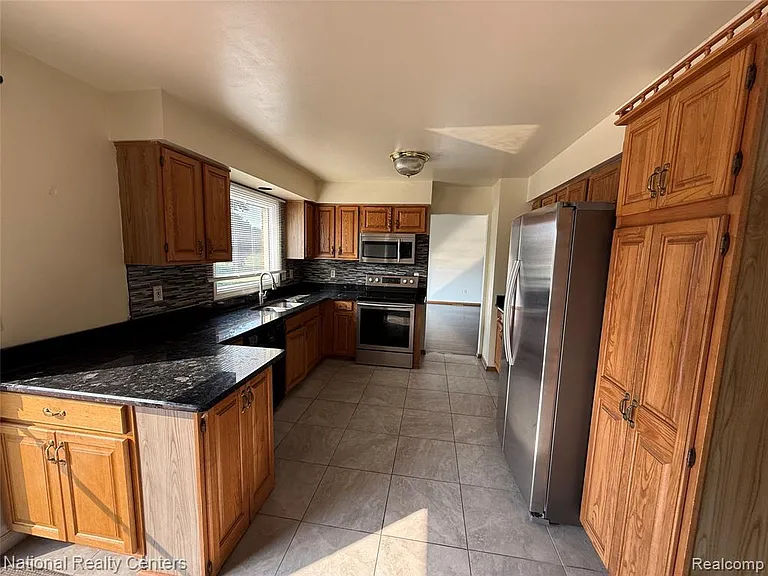 5164 Crowfoot Dr — Photo 11
