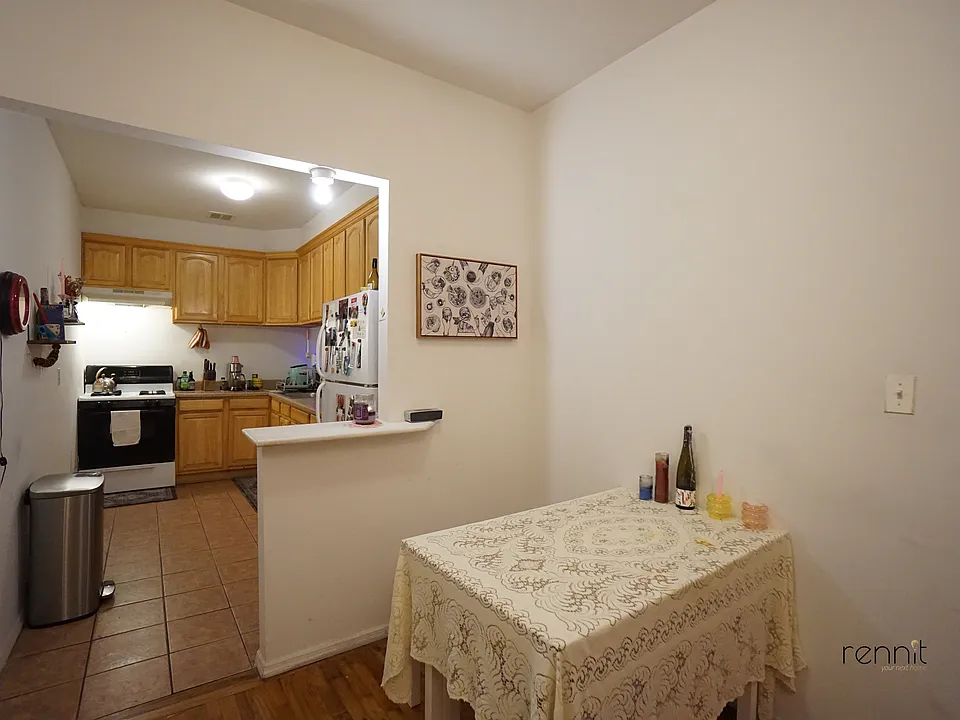 313 Jefferson St #4F