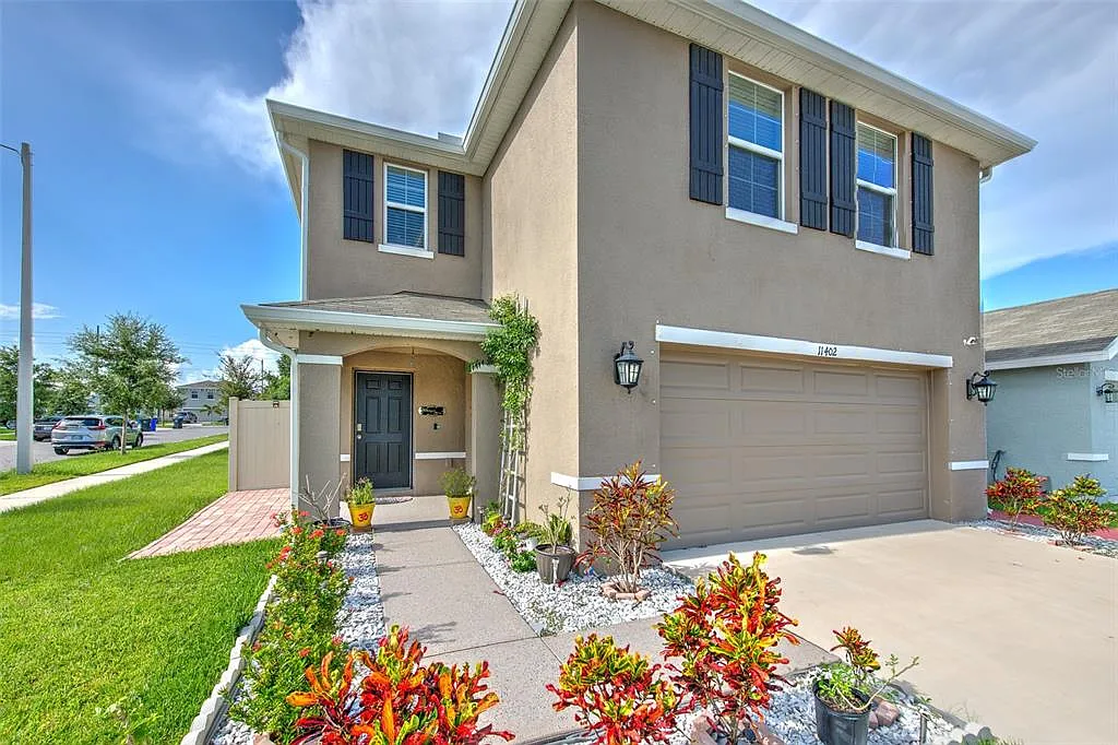 4 bed, 2.5 bath, 2328 sqft, $2,500 — Photo 1