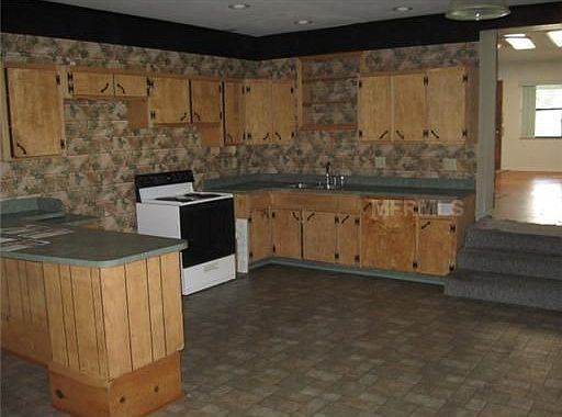 3rd image of 1760 Hallum Ave