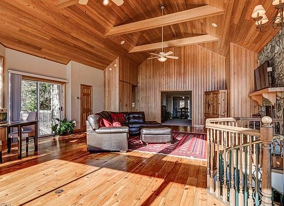 5th image of 33 Spring Blossom Ln