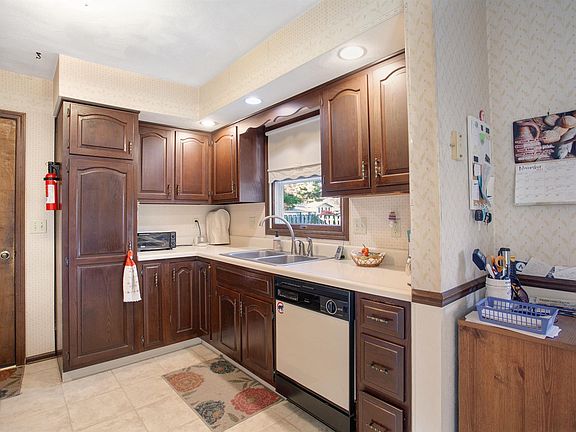 3rd image of 66133 Hartzler Blvd