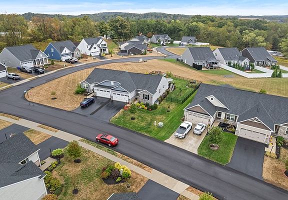5th image of 326 Brandi Lynn Ln