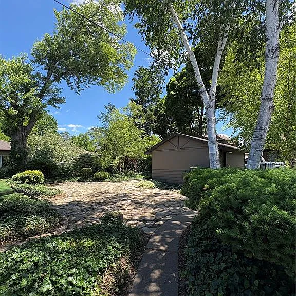 2437 Riverside Dr W — Photo 22