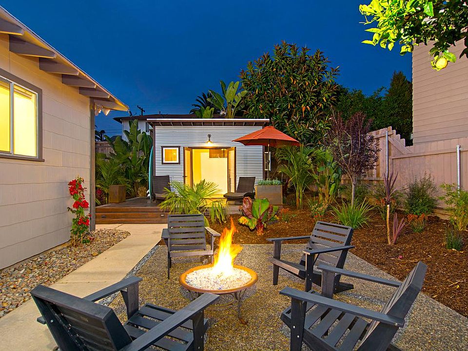 Outdoor patio with firepit